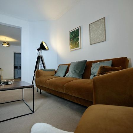 Spacious Two-Bedrooms House, Private Parking, Contractors, Relocators 옥스퍼드 외부 사진