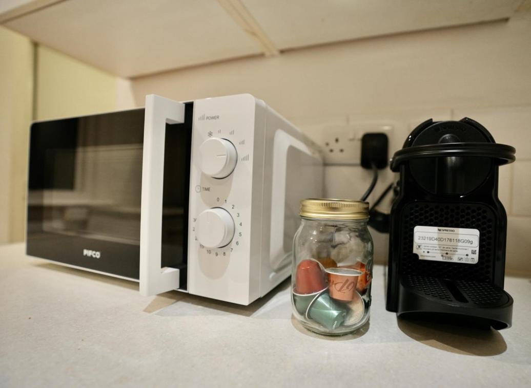 Spacious Two-Bedrooms House, Private Parking, Contractors, Relocators 옥스퍼드 외부 사진