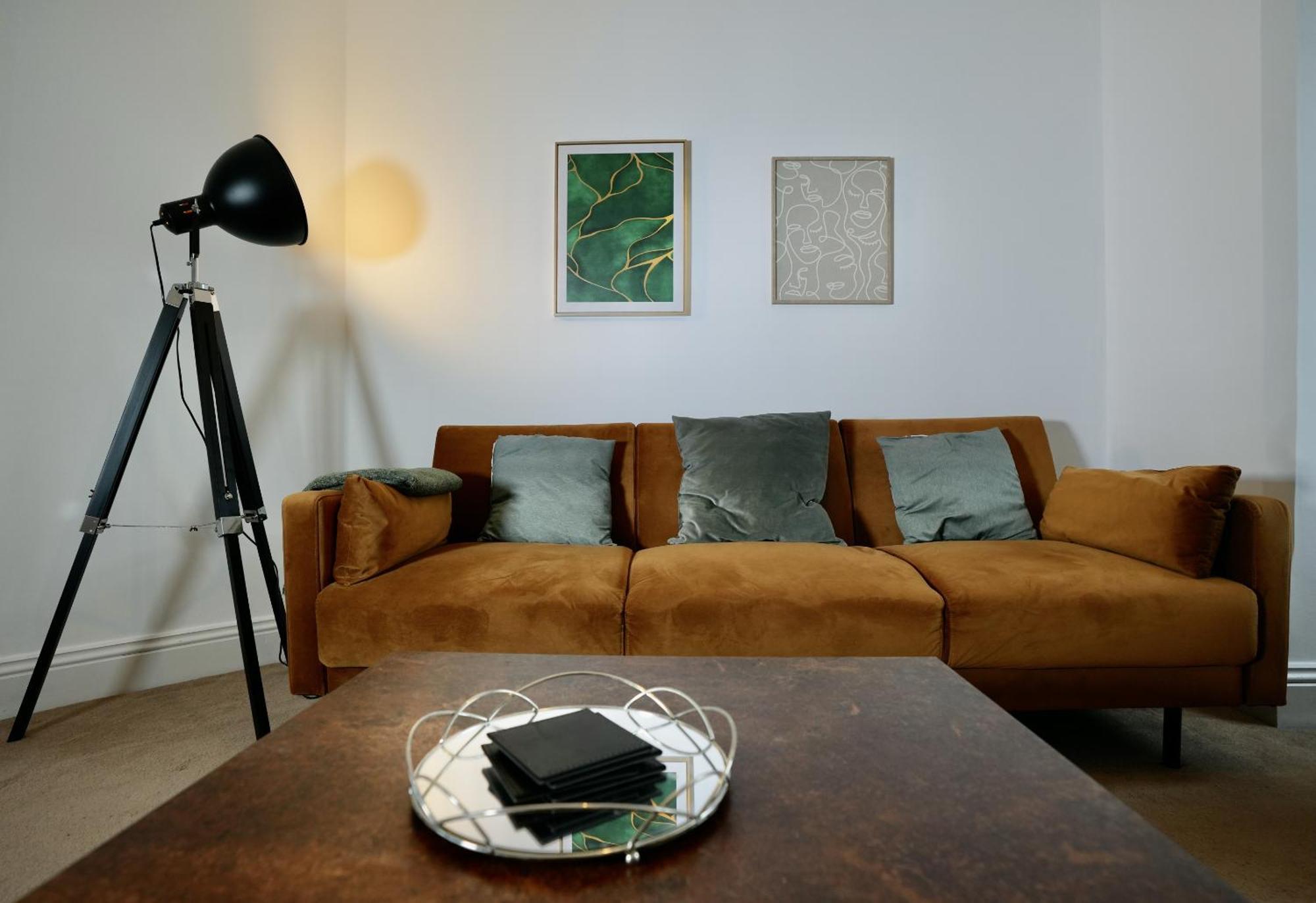 Spacious Two-Bedrooms House, Private Parking, Contractors, Relocators 옥스퍼드 외부 사진