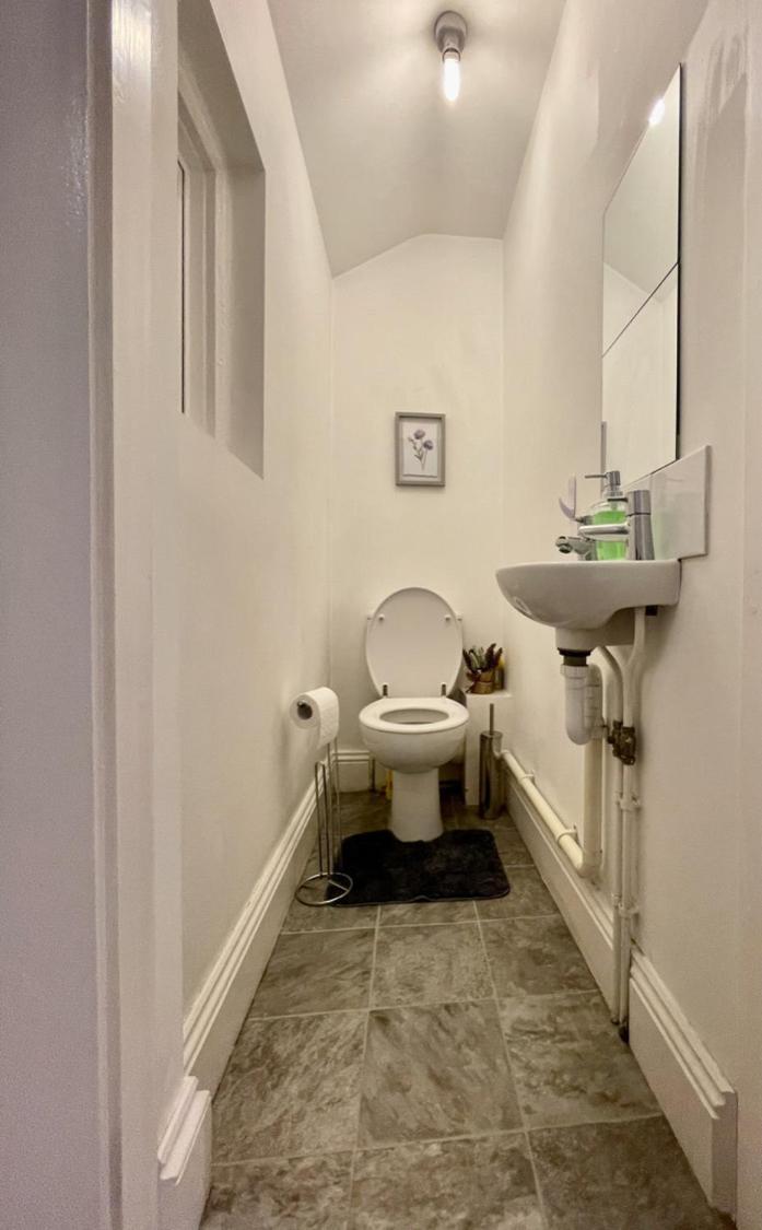 Spacious Two-Bedrooms House, Private Parking, Contractors, Relocators 옥스퍼드 외부 사진
