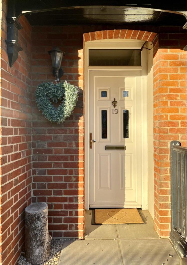 Spacious Two-Bedrooms House, Private Parking, Contractors, Relocators 옥스퍼드 외부 사진