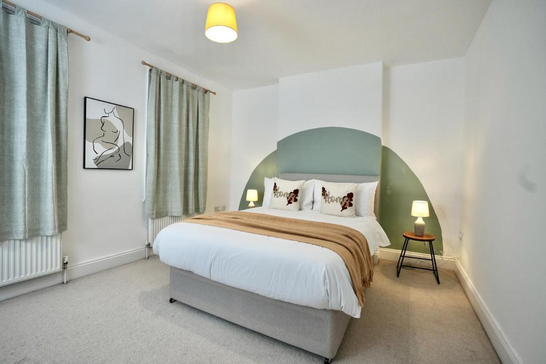 Spacious Two-Bedrooms House, Private Parking, Contractors, Relocators 옥스퍼드 외부 사진