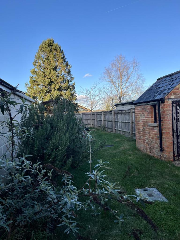 Spacious Two-Bedrooms House, Private Parking, Contractors, Relocators 옥스퍼드 외부 사진